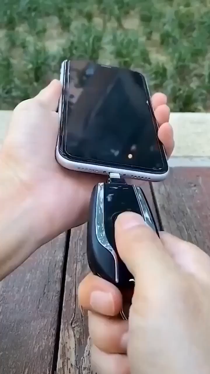 LEST Mini 1500mAh Keychain Power Bank | Fast Wireless Backup Charger for iPhone & Android